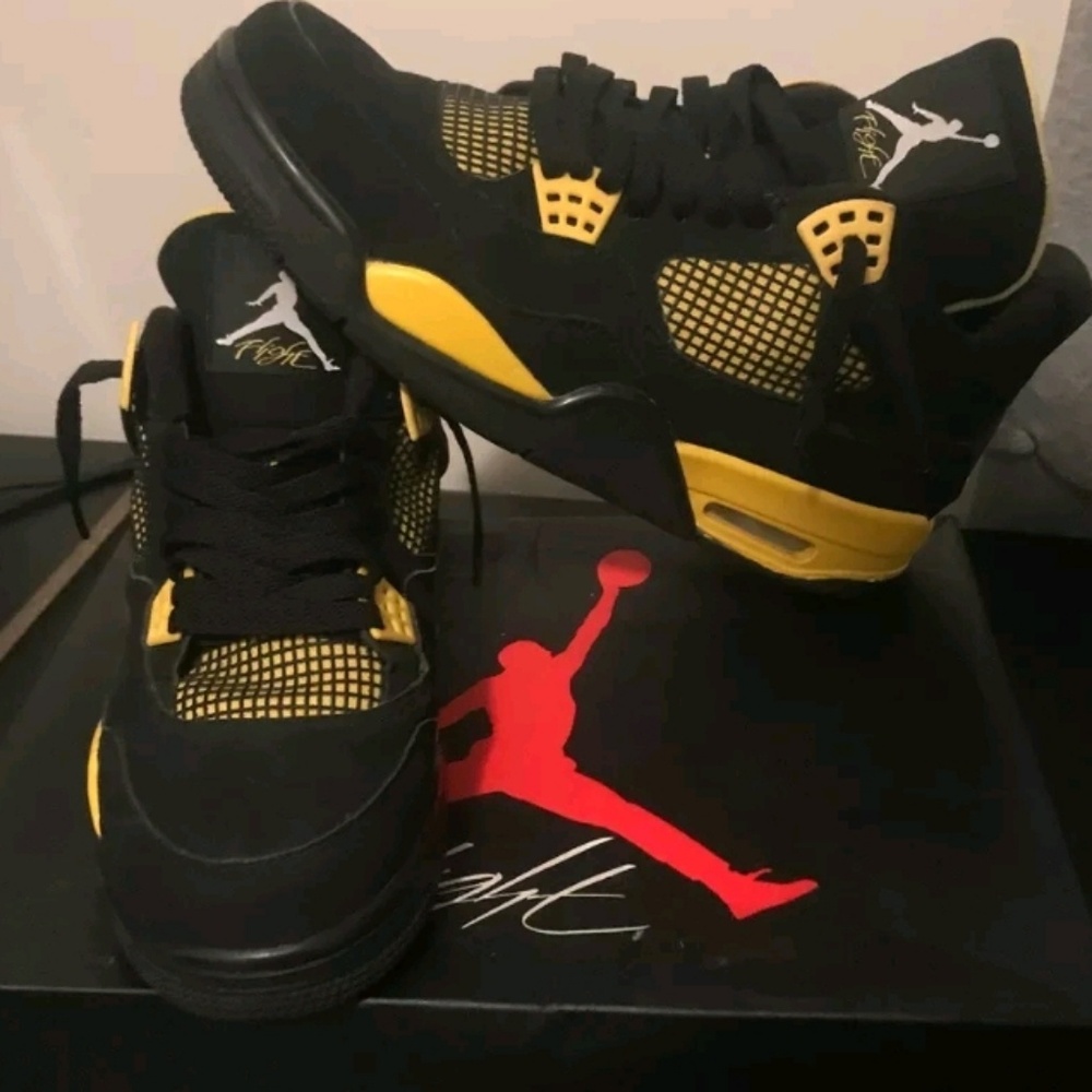 Jordan 4 Retro Thunder!!